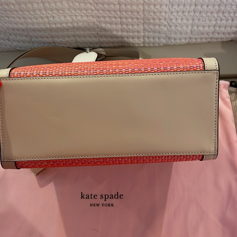 Kate Spade Pink and Cream Tote Bag with Elegant Design - Picture 3 of 8